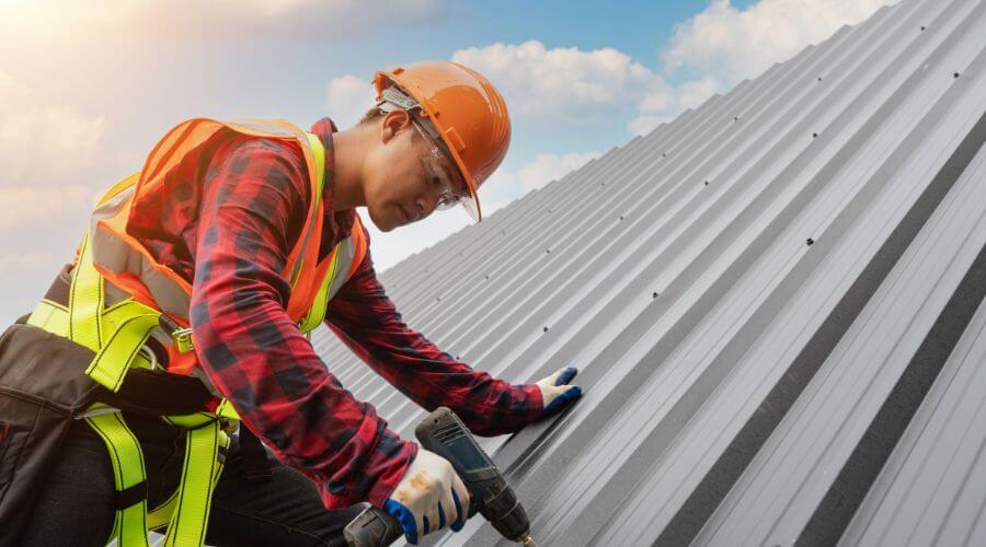 Professional gutter cleaning in Cedarpines Park, CA